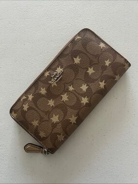 Used once Coach pop star accordion zip wallet